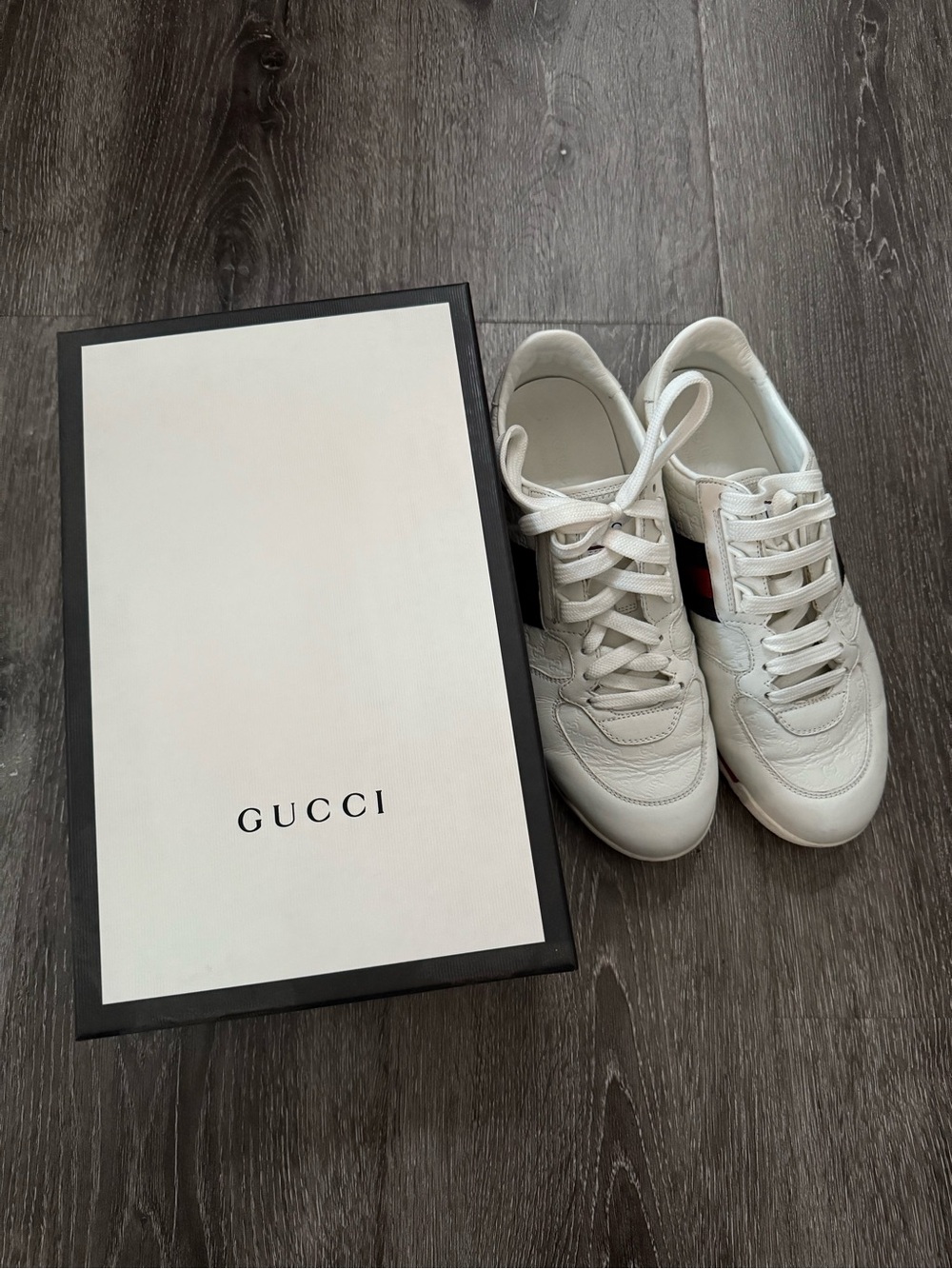 Authentic Gucci White Leather M’s Sneakers with Red and Blue Web Accent (USED)